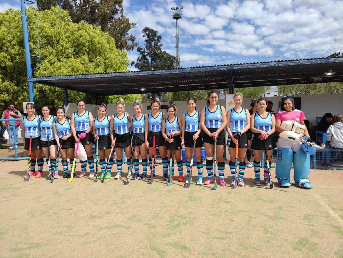 HockeyObera's tweet photo. 🏑 Primera! 4to puesto Nacional de Hockey social
1 San Juan 
2 Mendoza 
3 Bs As Sur 
4 Misiones 
Orgulloso de esta familia que sale a ganar en cualquier parte contra cualquier rival @EtheelRodriguez @natti_pirelli @Natalydrozeski @Antoogsell @MelisaLopez98 https://t.co/pKUSCbsMZc