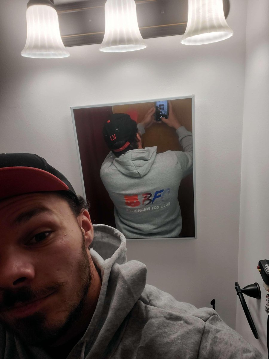 Feels good seeing @Nft_Reaper_ rocking our #free hoodie from our merch collection for holders🔥🦊
Join us now that prices are very cheap and enjoy our merch💎🚀
openseai.io/collection/bil…
#billionairefox #BFC #NFTs #NFTGiveaway #NFTGAME #nftcollectors #TrendingNow #NFTshill