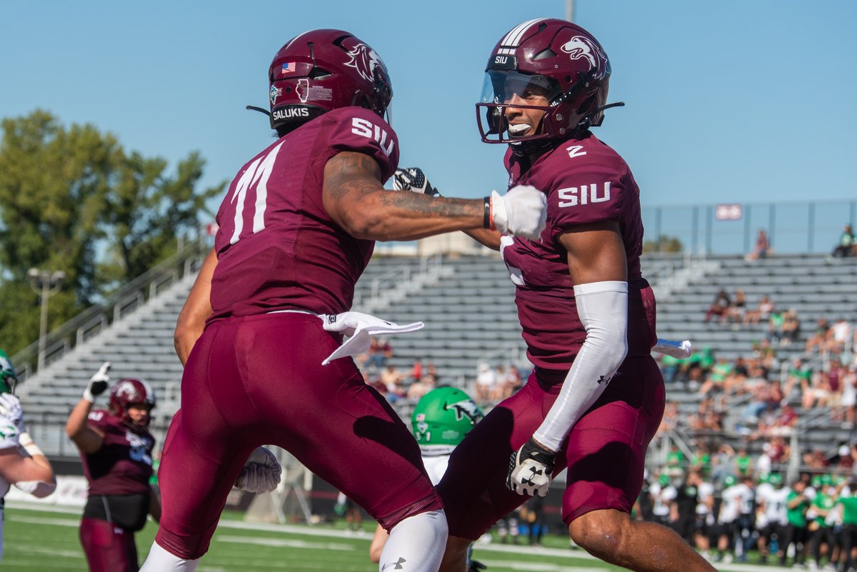 SIU_Football's tweet photo. Double Vision — @AvanteCox and
@Dante_Cox2 combined for 11 of SIU's 22 catches vs. UND. https://t.co/kEn7cqJoDb