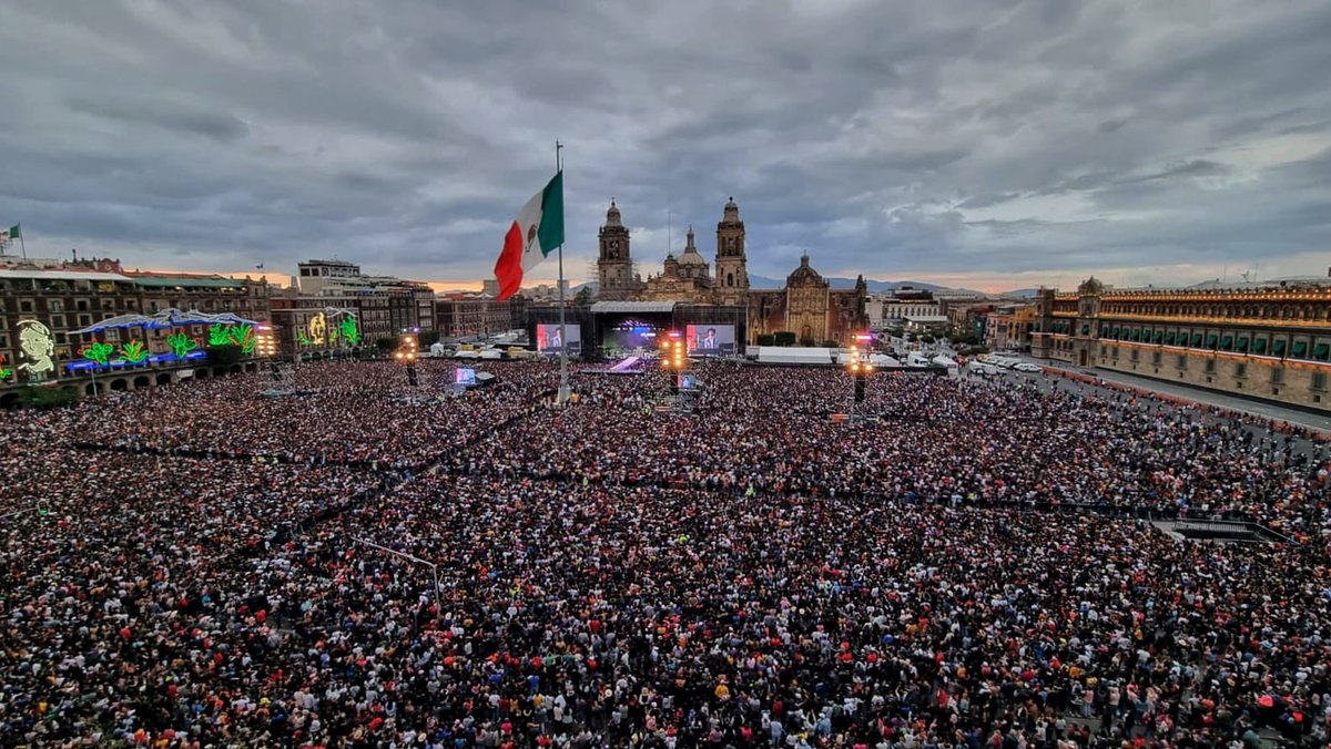 GeRevista's tweet photo. Grupo Firme rompe récord con 280 mil asistentes a su concierto en el Zócalo de la CDMx https://t.co/dJCTOukxsz