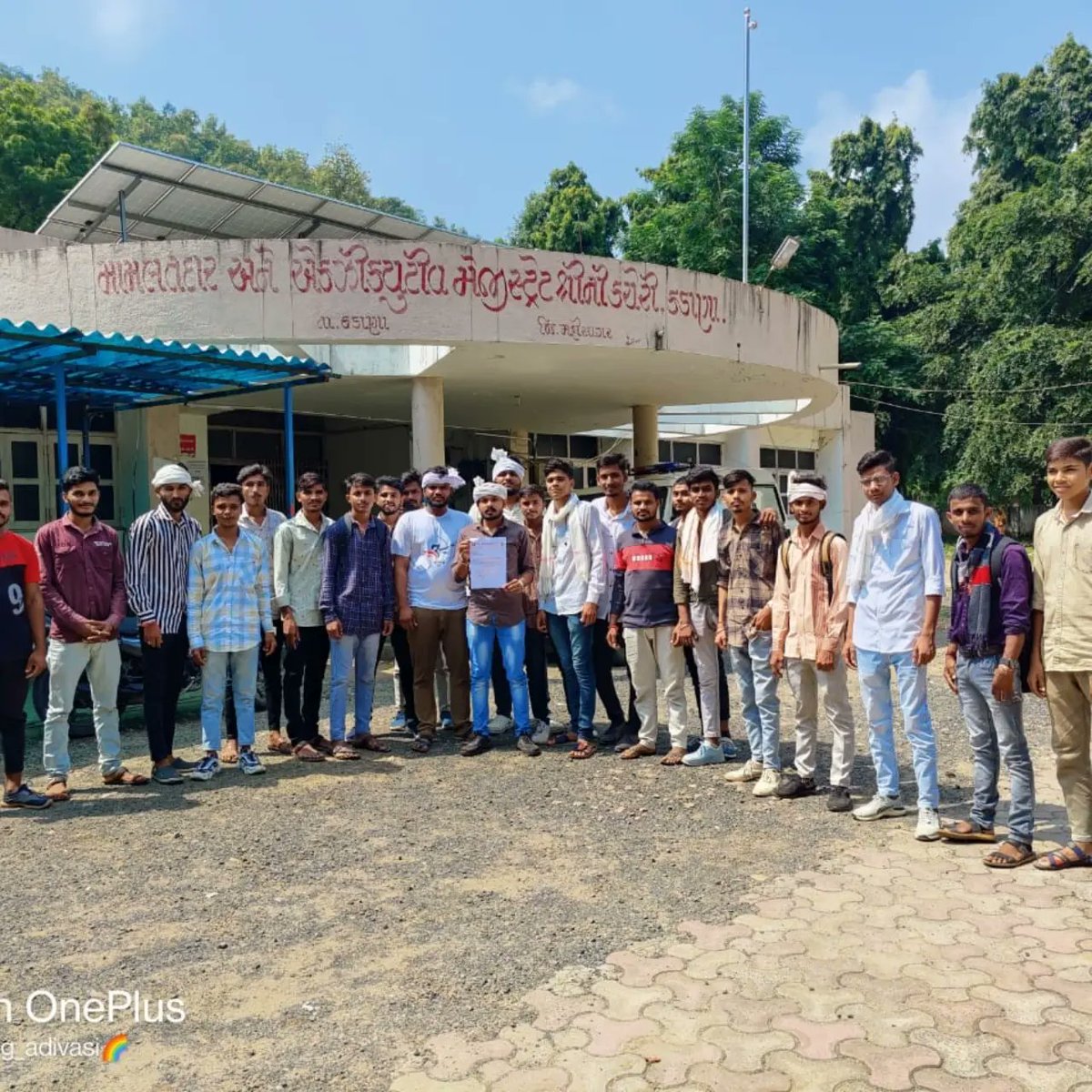 Bpvm_mahisagar's tweet photo. बिरसा मुंडा जी की मूर्ति को जो असामाजिक तत्वों द्वारा तोड़ा गया था, उसमे आदिवासी समाज को सच्चा न्याय मिले उसके लिए BPVM कडाना द्वारा कडाना मामलातदार ऑफिस में आवेदन दिया गया ।
जोहार🏹
@GSTV_NEWS
@News18Guj
#bpvm_mahisagar
#bpvm_kadana
#bpvm_khanpur
#bpvm_santrampur https://t.co/rGbv2E2Slh