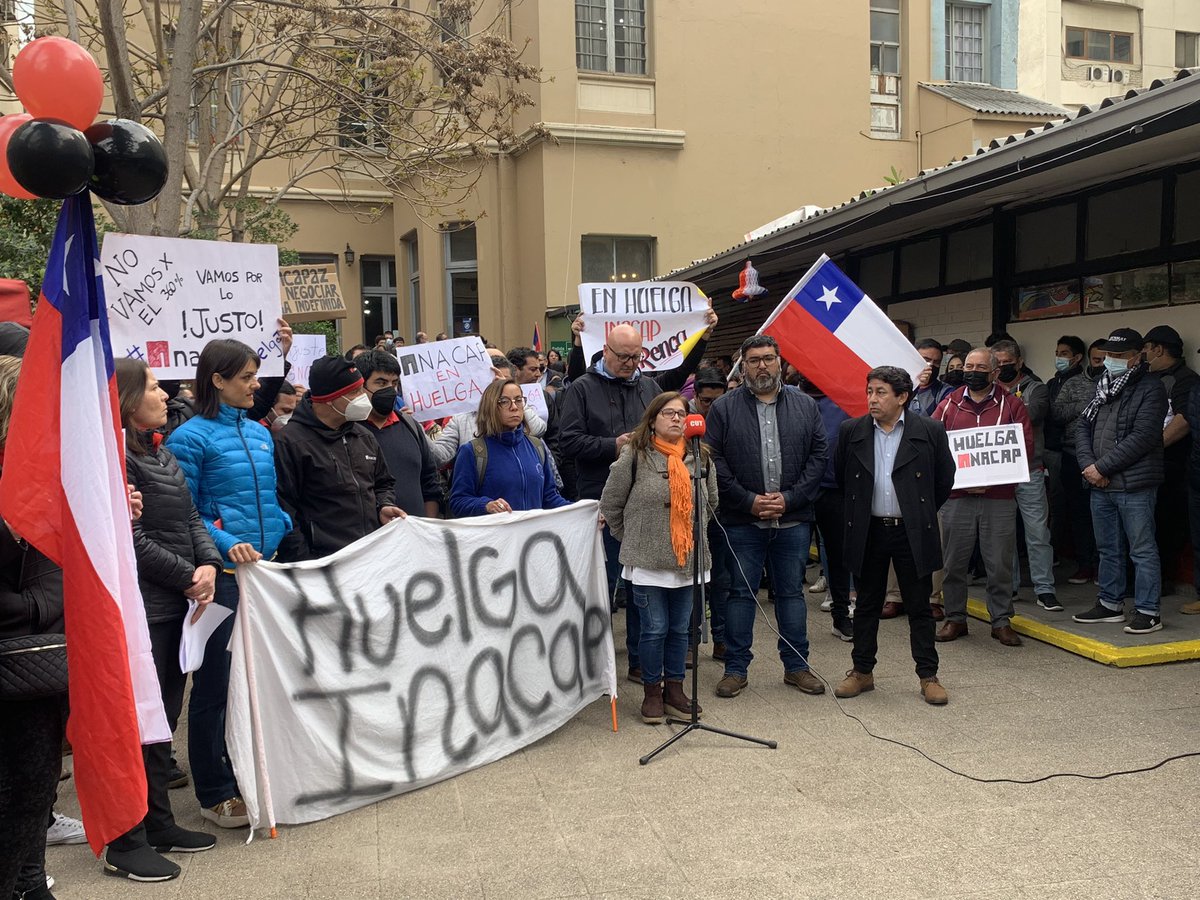 Cutchile's tweet photo. 🔺CUT Y el sindicato de trabajadores de Inacap (Sinade) realizan punto de prensa para emplazar a la CPC a que se haga cargo del conflicto de negociación colectiva que tiene en huelga a las y los trabajadores. https://t.co/gpXrzYzSDC
