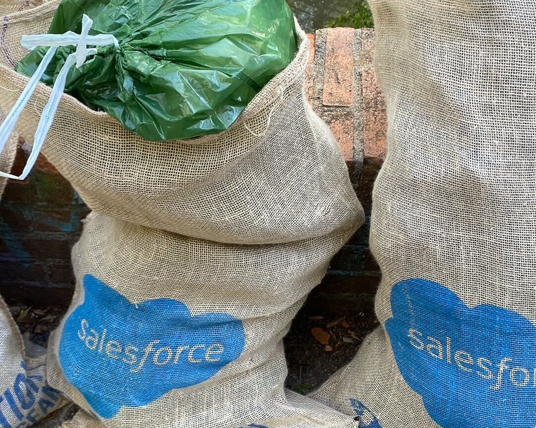 salesforcejobs's tweet photo. A few weeks ago it was World Cleanup Day 🌏  Earthforce in Iberia (Madrid, Barcelona and Lisboa) celebrated by doing local cleanups in their area. Thank you teams for caring for our planet ♻️

Photos: Romain Vernay https://t.co/AA6d4SZVMY