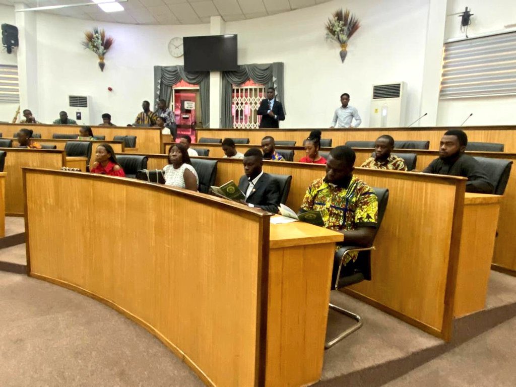 KnustRoad's tweet photo. Now, our new members of the @knustsrc Parliament House. Serve well Hon. Members. 🎉🎉 https://t.co/vqtYBb6xrI