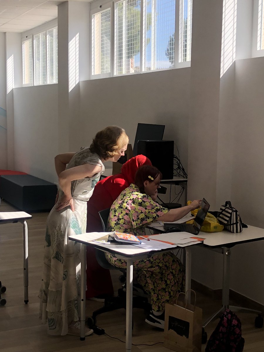 ¡Tenemos visita🇪🇺! Recibimos a nuestros socios desde 🇬🇧🇬🇷 and🇵🇹 en Alcañiz en una nueva reunión de nuestro proyecto #erasmus de Bienestar Emocional
<a href="/sepiegob/">SEPIE</a> <a href="/EUErasmusPlus/">Erasmus+</a> <a href="/batleygirls/">Batley Girls' High School</a> <a href="/edEUcation/">edEUcation ltd.</a> #eduact #agrupamentoescolassilves #otramaneradeaprender <a href="/fp_aragon/">FP Aragón</a> <a href="/cifpa_aragon/">CIFPA-FP ARAGÓN / CRN Logística y Transporte</a>