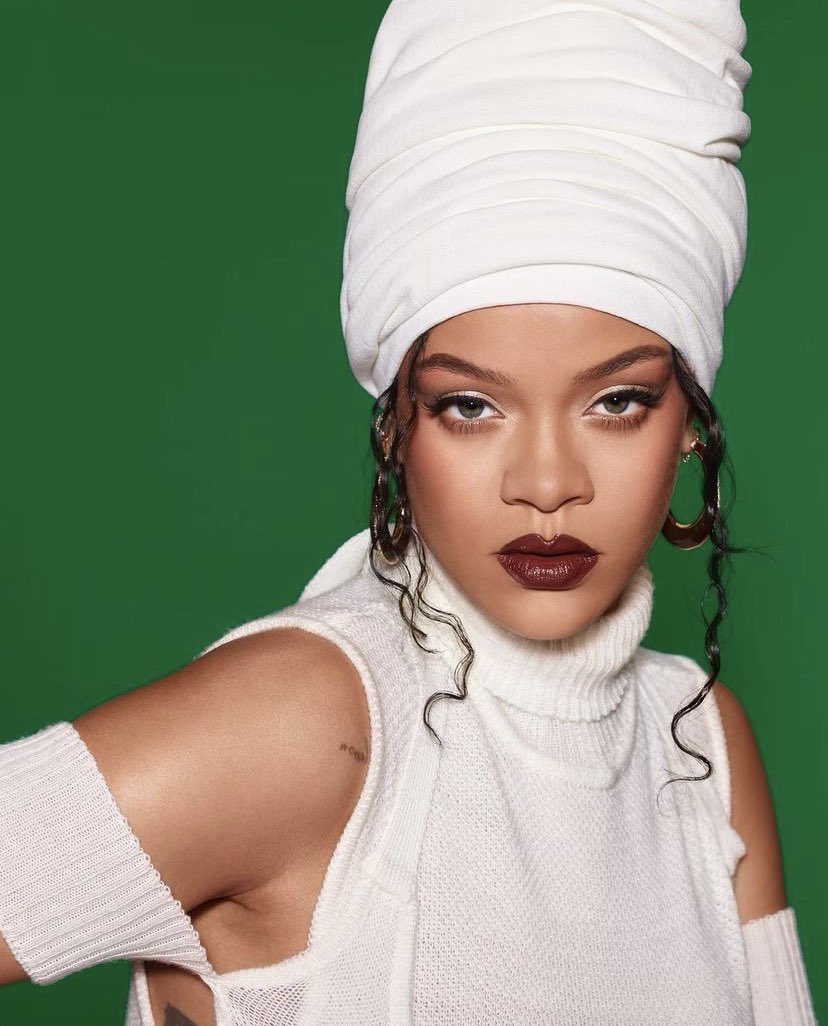 myhot95's tweet photo. Rihanna will be headlining for the 2023 Super Bowl. 
#RihannaSuperBowl #RihannaIsBack https://t.co/PblK7VYPpZ