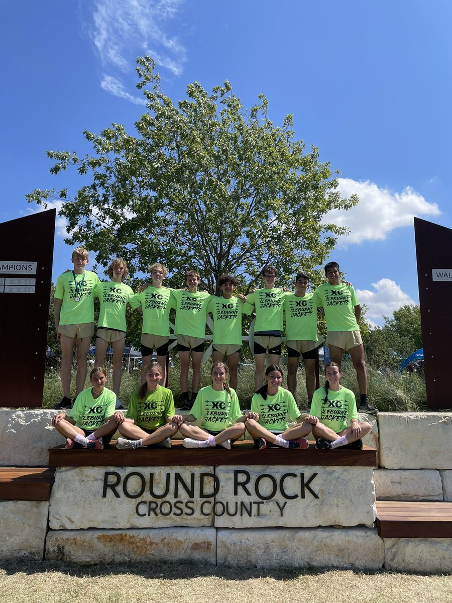 chris33164's tweet photo. @CleburneXc Had an amazing time in Round Rock, this is my first year doing cross country for @cleburnehigh and I enjoy this sport especially with my 2 brothers @BenjaminLudlow9 and @daniel. I also want to thank coach Chavez for pushing me every single day to get me where I’m at. https://t.co/AANmSsfddZ
