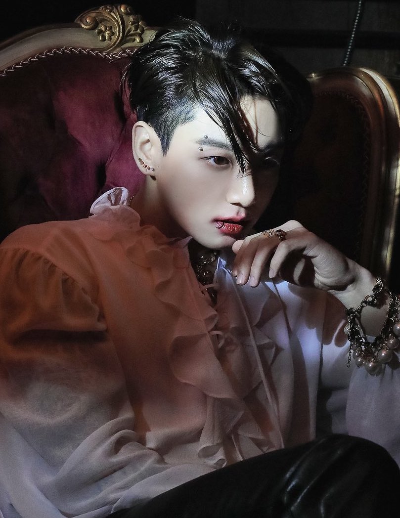 slytherinjimi's tweet photo. vampire jk x vampire hunter jm https://t.co/RVmHcA0xLs