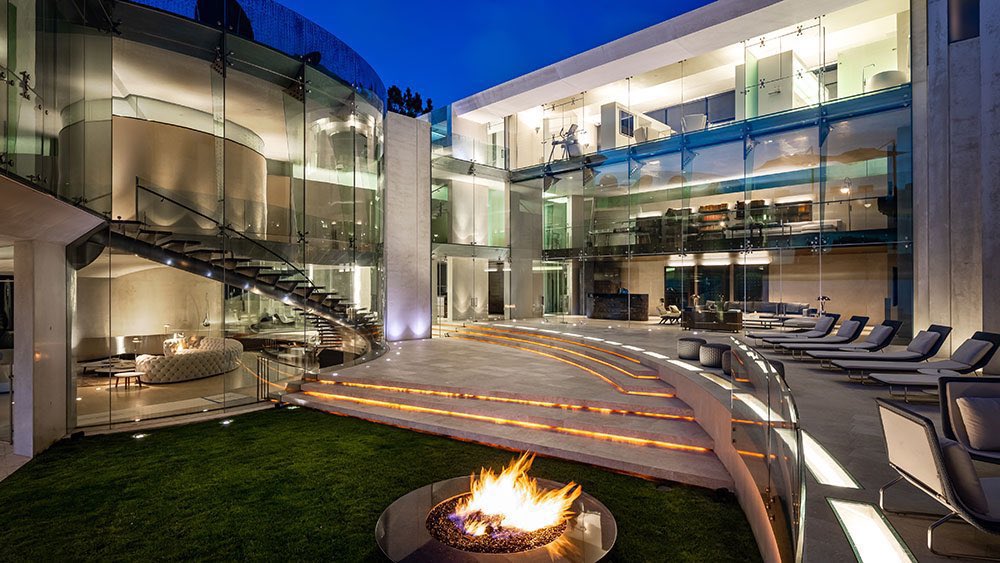 INTERIORBYHUT's tweet photo. Alicia Keys &amp; her husband really own Iron Man’s house😩 https://t.co/hM5eeTUTPD