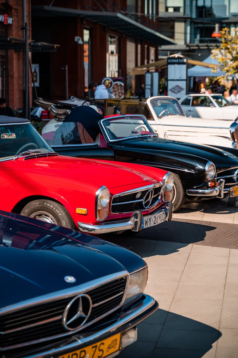 KChomka's tweet photo. Classic Sunday by @Official_DGD @Praski_Koneser
📷@SonyAlpha A7III
🔭@TamronJP 28-75mm f2.8
Edit: @Adobe @Lightroom
🖥️https://t.co/5He7PzoOKp
#classic #Sunday #Mercedes #Gentleman #Retro #gentlemandrive #drive #classiccars #photography #SonyAlpha #Volvo #pagoda #BMW https://t.co/Fb7ffndilE
