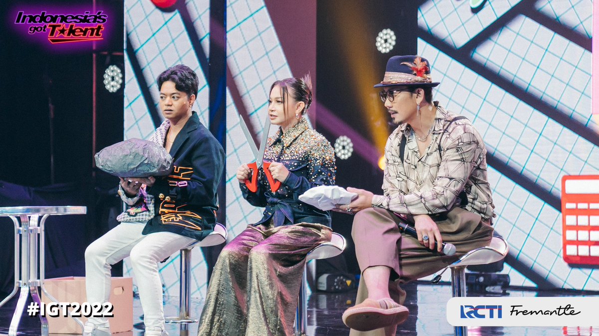 GotTalentID's tweet photo. KACAU! Penampilan Fritzy kali ini semakin membuat bingung para judges dengan prediksi-prediksinya!
ONE STAGE, ALL TALENTS🤩✨
#IGT2022 #GOTTALENT2022 #IndonesiasGotTalent #RoadToGrandFinal https://t.co/kGdJH7gEnO