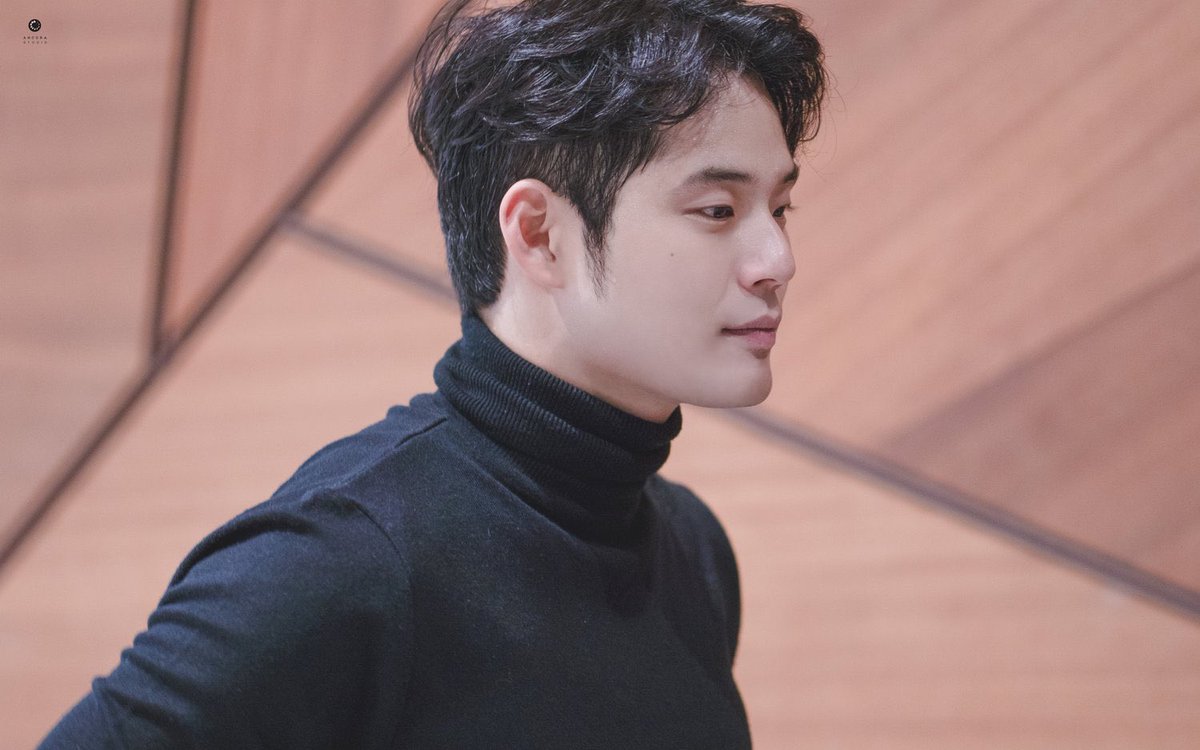 altrogiorno's tweet photo. 서경수 왼쪽얼굴 오른쪽얼굴 의미가 없는게 둘 다 그냥 똑같이 개잘생김 https://t.co/KBNmSoXQNR