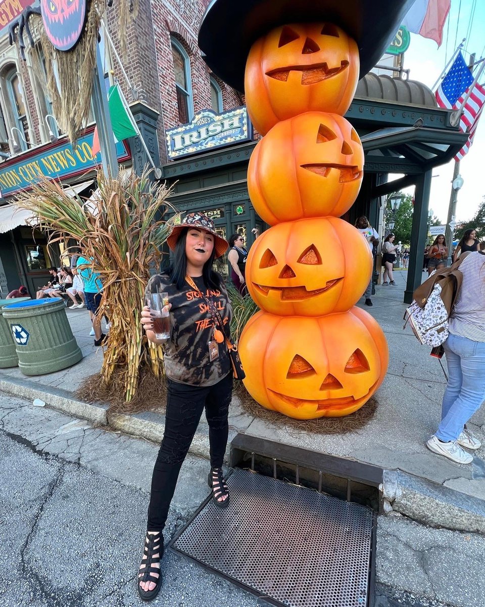 RayRayStingRay's tweet image. just happy 🎃