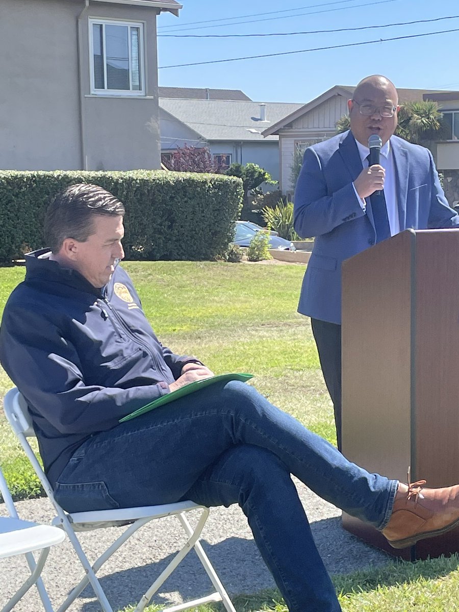 Happening now…<a href="/CityofSSF/">South San Francisco</a> Mayor <a href="/MarkNagales/">Mark Nagales</a> accepting $3.2M state funding from Assemblymember <a href="/kevinmullin/">Kevin Mullin</a> for a new park in downtown South San Francisco! Thank you Kevin! <a href="/bnic94080/">Flor Nicolas</a> <a href="/EddieFloresSSF/">Mayor Eddie Flores</a> <a href="/JamesColemanSSF/">James Coleman</a>