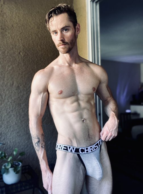 Look I left my house! Kinda&hellip;😅 https://t.co/mV3rrEDnWS