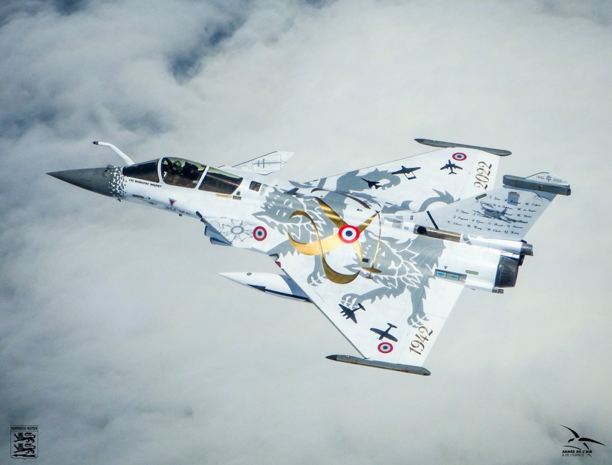 BOECKLERFred's tweet photo. @hugolaramars @dovsellam Si si c’était bien deux RAFALE dont un blanc décoré pour les 80 ans de l’escadron de chasse 2/30 Normandie Niemen 😊 https://t.co/Uh67L4YiLT