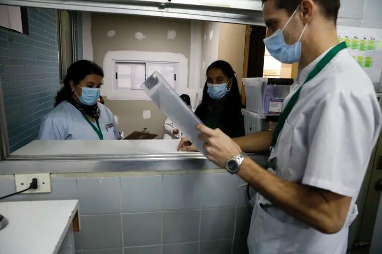LANACION's tweet photo. Ciudad: los trabajadores de la salud hacen un paro por 24 horas en los hospitales https://t.co/gzSZLozraj https://t.co/njCxIMftrt
