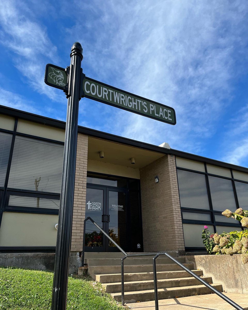 GreenParkLS's tweet image. Shout out to the Courtwright family who bid on and won both the naming rights to the parking lot in front of school and the naming rights to the gym at Green Park-A-Palooza! 🥳

#GPLS #yourfuturestartshere #GPAP #schoolauction #greenparkapalooza #itsforthekids