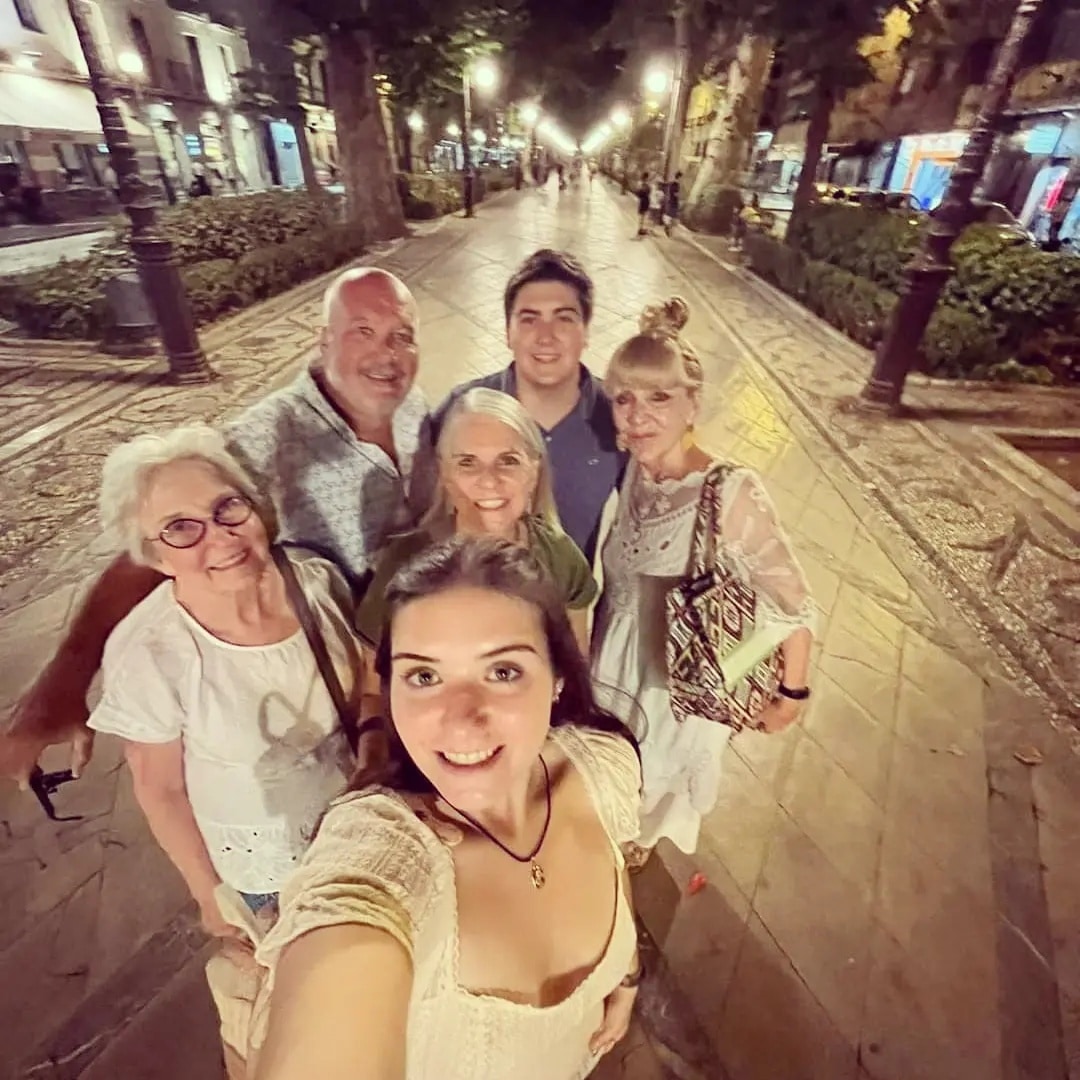 September is THE month to visit Granada....and enjoy a food tour!   The weather is great, not too hot. the city is bustling. There is a vibe, something going on every weekend. I love it. Definitely my favourite time to be here #granadatapastours
#happycustomers #granadacity