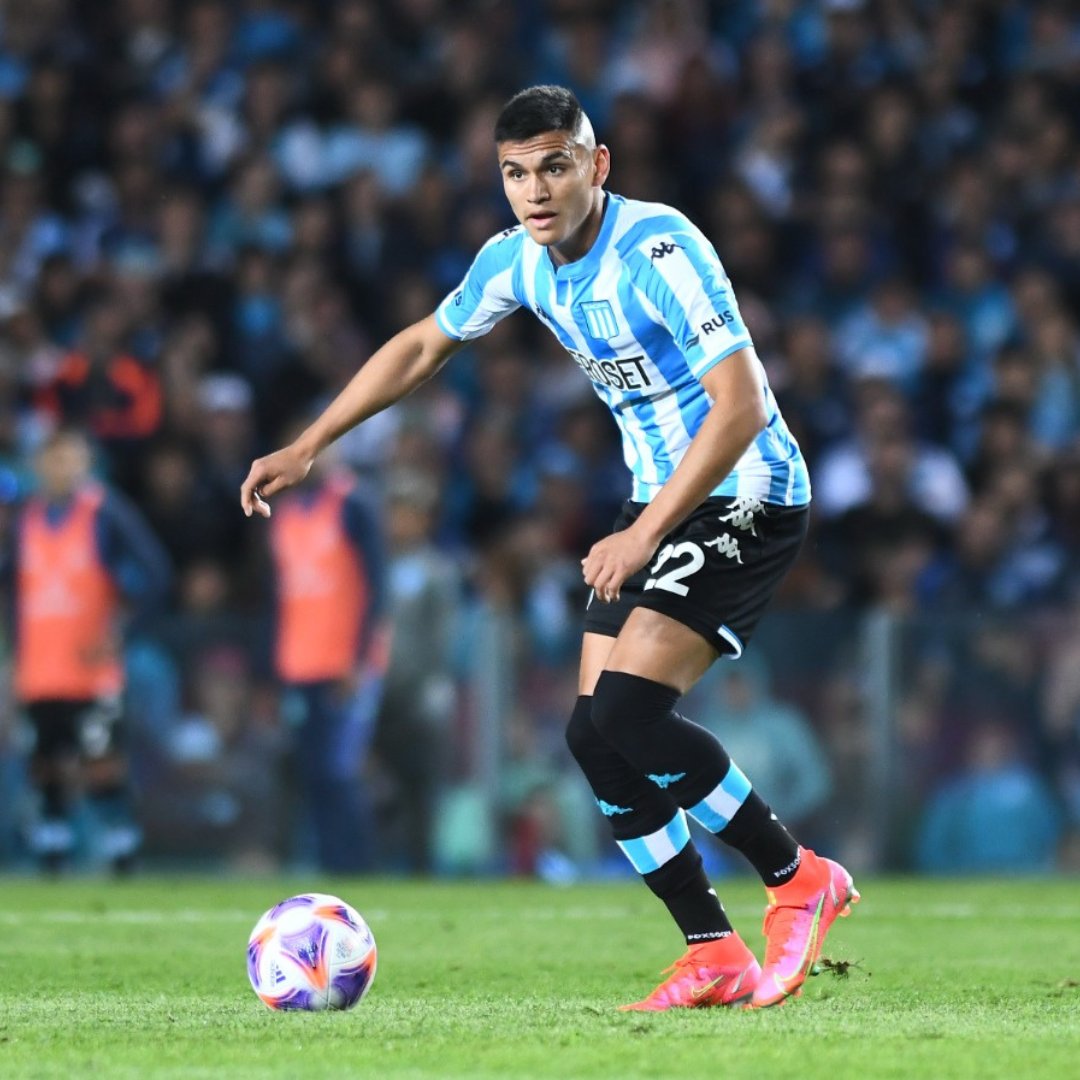 LetsVanquish's tweet photo. -@CaarlitosG, determinante para la victoria de Racing 🔵⚪
El volante de La Academia ingresó en el segundo tiempo y participó del gol de la victoria de @racingclub por 2 a 1 frente a Unión sobre el final del partido ⚽ ¡A seguir así, Charly! 💪 #letsvanquish
📸 @RacingClub https://t.co/yN7wqy7HM7