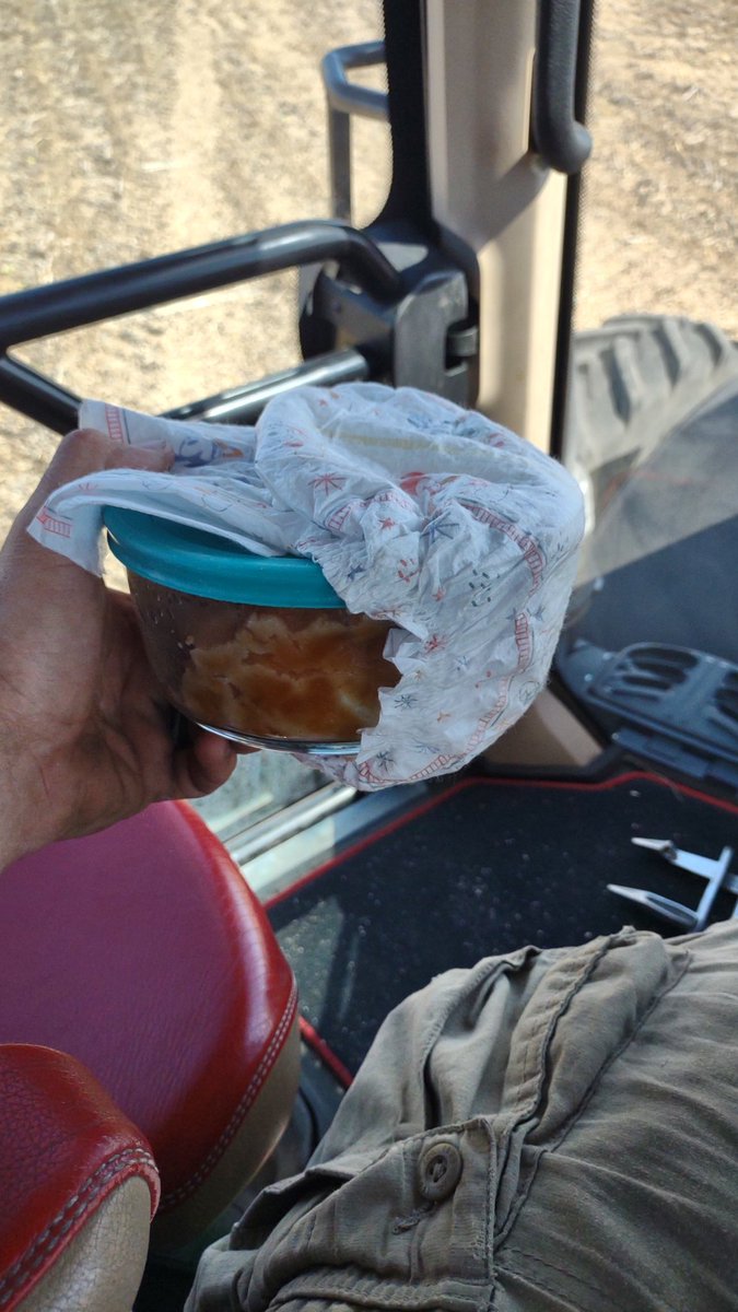 TheCowFarmer's tweet photo. Wife brought me a hot lunch to the field couldn't find a towel or pot holder said it's hot your gonna want to use the diaper to hold it. #AgTwitter #fieldlunch https://t.co/wZnhwWVDvm