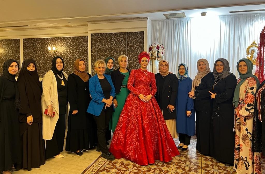 akkadinavcilar's tweet photo. “Evlenin, çoğalın, zira ben, kıyamet gününde sizin çokluğunuzla iftihar ederim.”
 Hadis-i şerifi, -
Teşkilâtımızla Yönetim Kurulu Üyemiz @ReyhanTunaa58 'nın kıymetli evladı Merve 'nin mutluluğuna şahitlik ettik. 
Merve ve Samet çiftimize mutluluklar diliyoruz. https://t.co/pqaobyVSe9