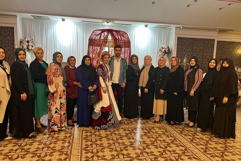 akkadinavcilar's tweet photo. “Evlenin, çoğalın, zira ben, kıyamet gününde sizin çokluğunuzla iftihar ederim.”
 Hadis-i şerifi, -
Teşkilâtımızla Yönetim Kurulu Üyemiz @ReyhanTunaa58 'nın kıymetli evladı Merve 'nin mutluluğuna şahitlik ettik. 
Merve ve Samet çiftimize mutluluklar diliyoruz. https://t.co/pqaobyVSe9