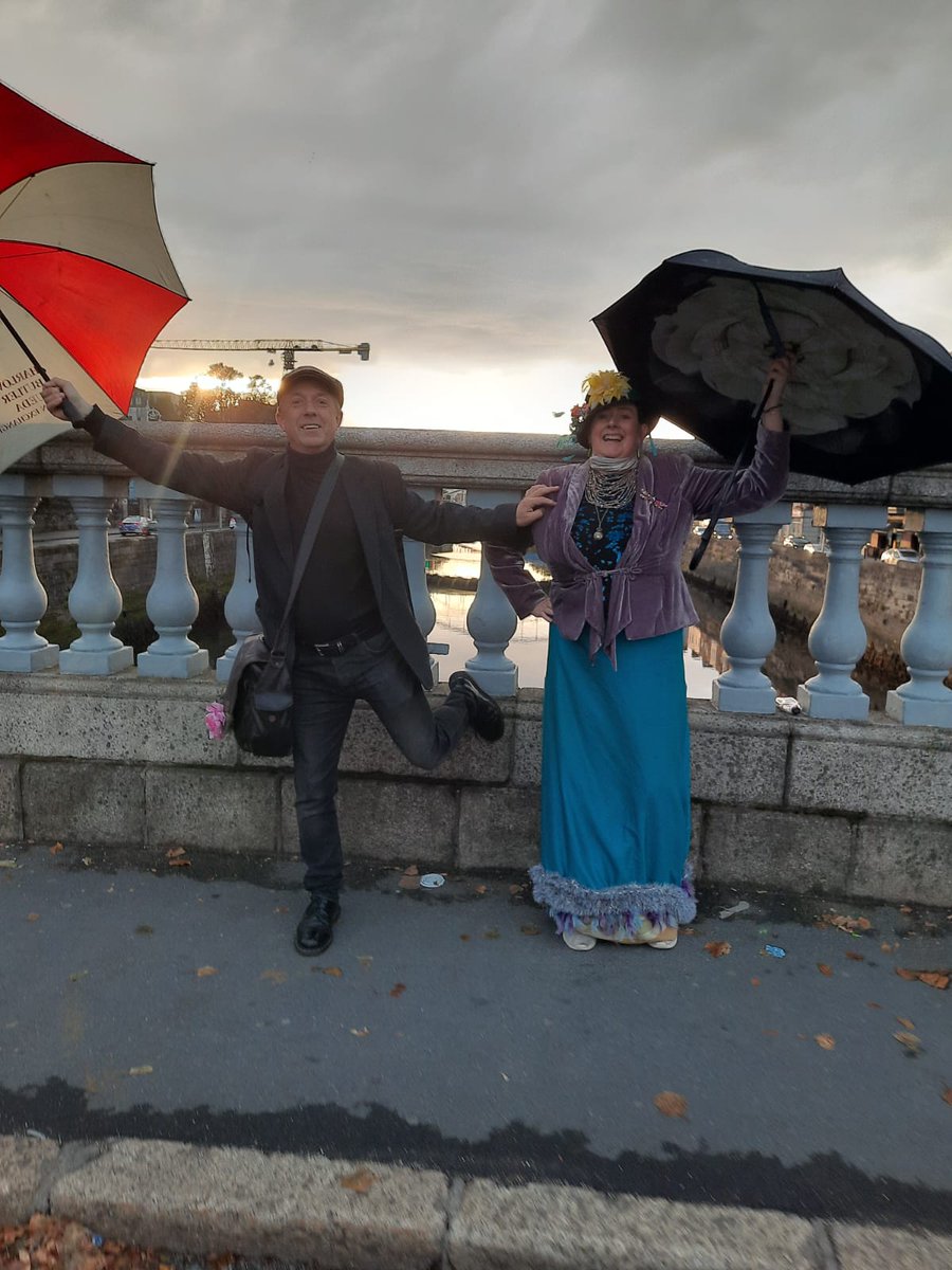 singtourguide's tweet photo. SAINT BRENDAN 
Thanks to the man himself for stopping the traffic and standing in the middle of the bridge on Friday evening to take our photo after I sang my tour group around Dublin for Culture Night, hope you enjoyed your takeaway!
#BrendanCourtney #CultureNight #Fashionista https://t.co/EuIqSFxEfN