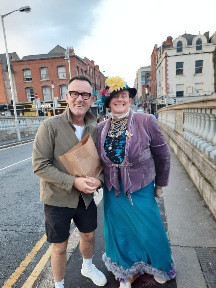 singtourguide's tweet photo. SAINT BRENDAN 
Thanks to the man himself for stopping the traffic and standing in the middle of the bridge on Friday evening to take our photo after I sang my tour group around Dublin for Culture Night, hope you enjoyed your takeaway!
#BrendanCourtney #CultureNight #Fashionista https://t.co/EuIqSFxEfN