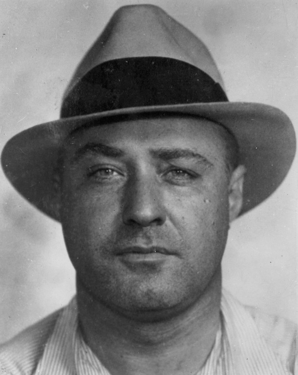 FBINewHaven's tweet image. 89-years ago today one of the most notorious Gangster era outlaws was arrested in a raid at a Tennessee residence. During his arrest George "Machine Gun" Kelly allegedly said "Don't Shoot G-Men" a now synonymous term for FBI Special Agents. Read more: ow.ly/sHog50KRu7F.
