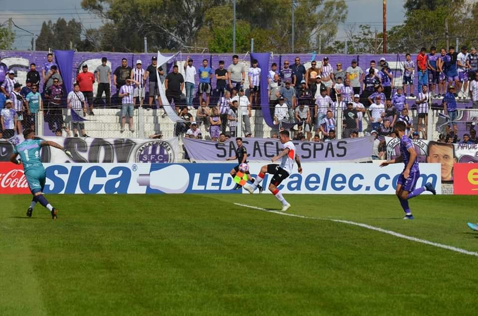 juntoalgallo's tweet photo. Final del partido...gano MOROOOOONNNNNN!!!!!...

Morón 2 - 0 Sacachispas...

⚽ Leonardo Ramos
⚽ Gaston Gonzalez 
 
vamosss Moron carajoooooo!!!!.. ⚪🔴⚪

#depmoron #moron #clubdeportivomoron #somoseloeste #juntoalgallo #PrimeraNacional #cdm #moronmoron #VamosGallo #Fecha35 https://t.co/GWLWLvtN4x