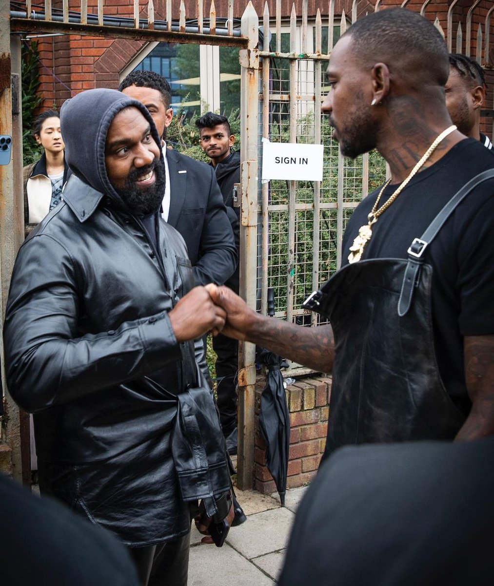 linkuptv's tweet photo. Ye x Big Smoke 🐐🐐 @kanyewest @Skepta https://t.co/zFzRqaHrJY
