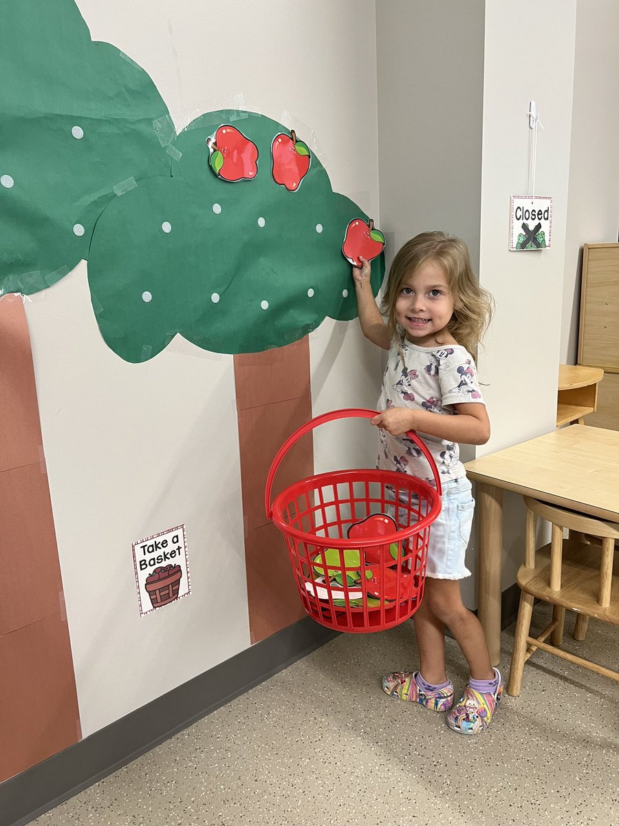 MrsWhite_PreK's tweet photo. Our Apple Orchard officially opened for business today!! 🍎🍏 @HumbleISD_PREK @HumbleISD_ACE #prek4play #prekexplorers https://t.co/MFqjzlC79C