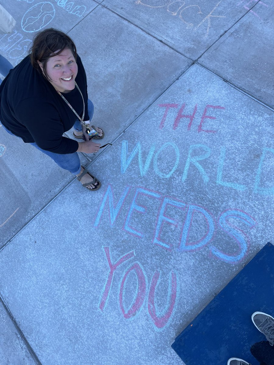 lisaprill's tweet photo. One of my favorite things about this workday was writing positive and affirming messages for our students and families @oakhilles @AP_Durso @jlstanczak https://t.co/DMv8l3MSk0
