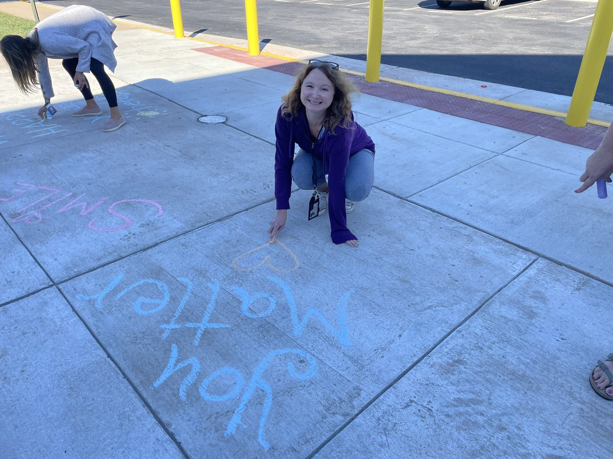 lisaprill's tweet photo. One of my favorite things about this workday was writing positive and affirming messages for our students and families @oakhilles @AP_Durso @jlstanczak https://t.co/DMv8l3MSk0
