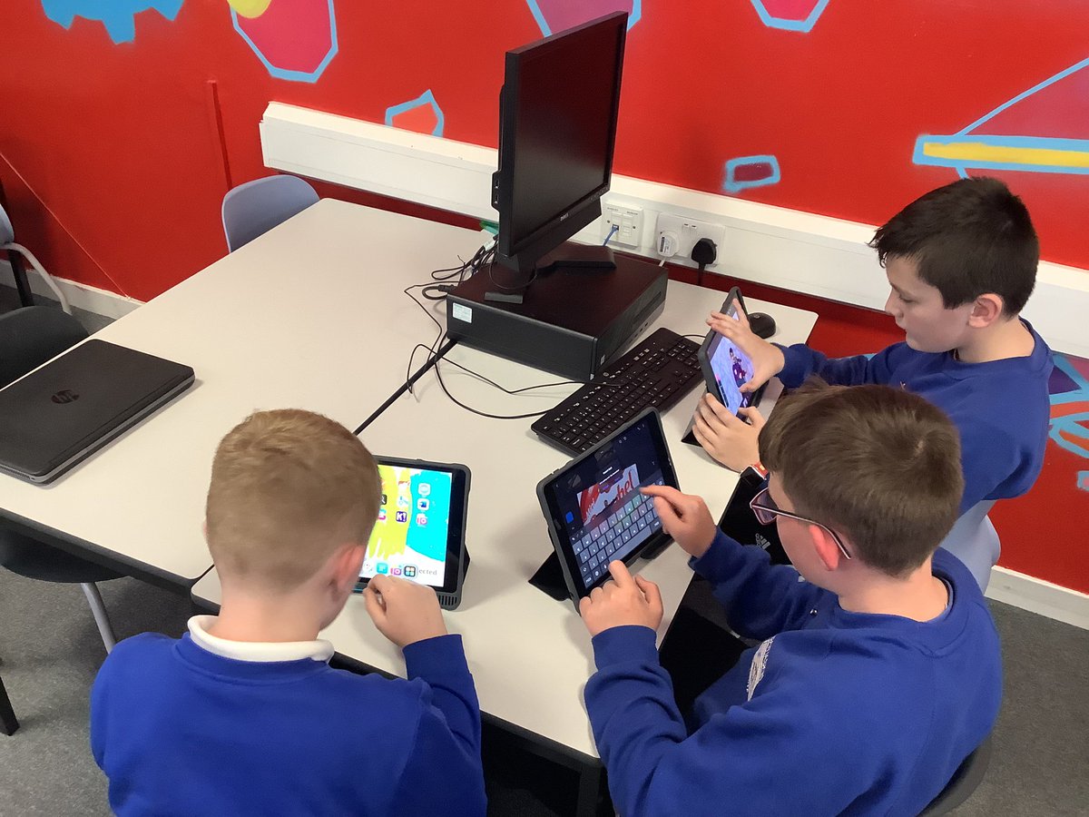 Bantdigileaders's tweet photo. We’ve been busy getting started with our digital leader responsibilities. First we created posters to introduce ourselves and to display in the Digiden. https://t.co/t8JlZyld0C