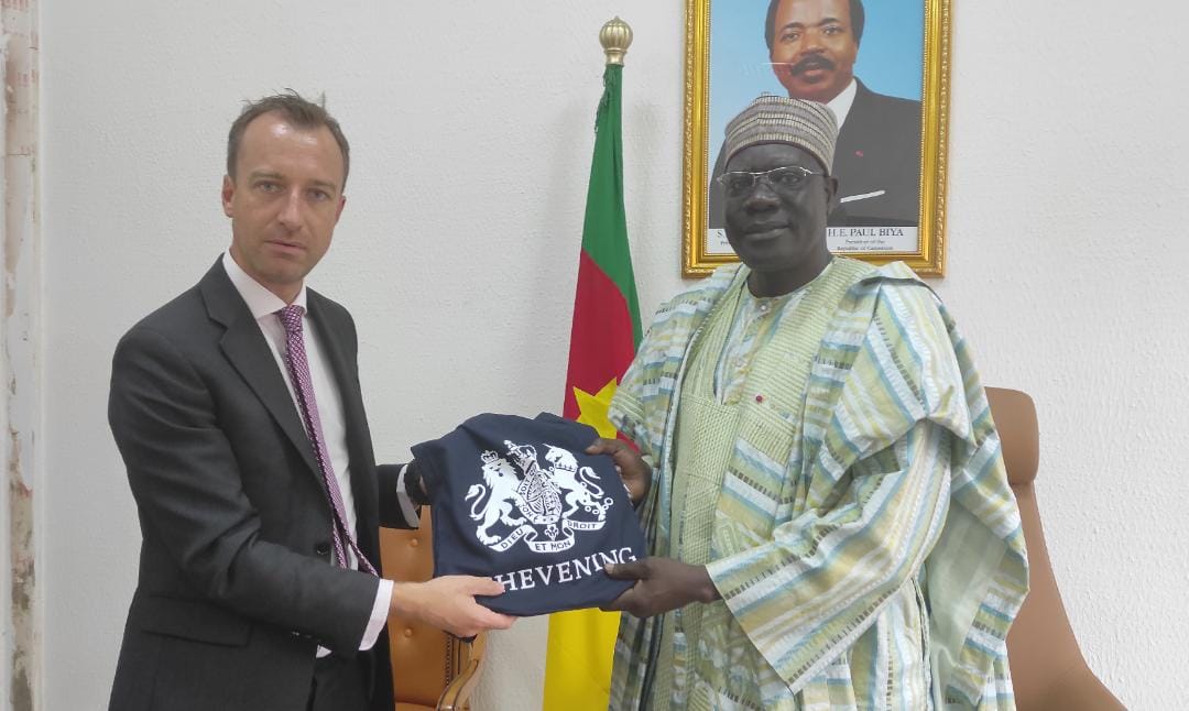 MFoutsou's tweet photo. 🏴󠁧󠁢󠁥󠁮󠁧󠁿🇨🇲
J'ai reçu @HolmesNigel, adjoint au Haut-commissaire de Grande-Bretagne au Cameroun.
Il a souligné la disposition de @UKinCameroon à accompagner les actions en faveur de la Jeunesse et à soutenir les programmes #YouthConnektCameroon et #Ducd'Edimbourg en particulier. https://t.co/dP2WLUjxMB