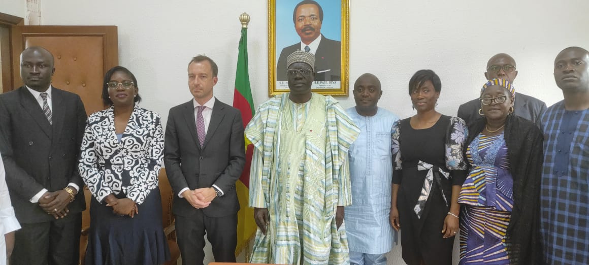 MFoutsou's tweet photo. 🏴󠁧󠁢󠁥󠁮󠁧󠁿🇨🇲
J'ai reçu @HolmesNigel, adjoint au Haut-commissaire de Grande-Bretagne au Cameroun.
Il a souligné la disposition de @UKinCameroon à accompagner les actions en faveur de la Jeunesse et à soutenir les programmes #YouthConnektCameroon et #Ducd'Edimbourg en particulier. https://t.co/dP2WLUjxMB