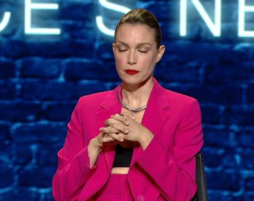 fileklaiw's tweet photo. Εγώ όταν με αγγίζουν στο μετρό #gntm #gntmgr https://t.co/3r9b2UNkb3