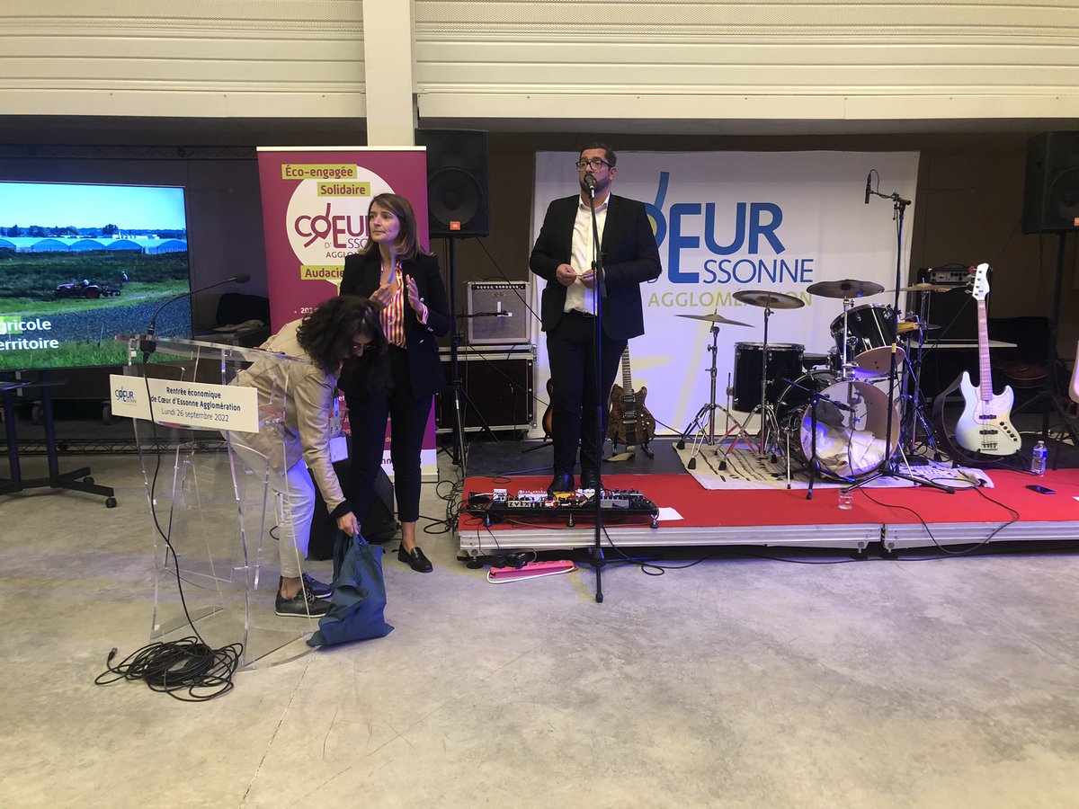 Isa_perdereau's tweet photo. Ce soir, très heureuse de retrouver les acteurs économiques de Cœur d’Essonne agglomération, territoire de 21 communes à la rentrée économique au Cluster Drones de #bretignysurorge 
#cdea #ml3v #developpementeconomique
#arpajon https://t.co/DWUHsIaCQc