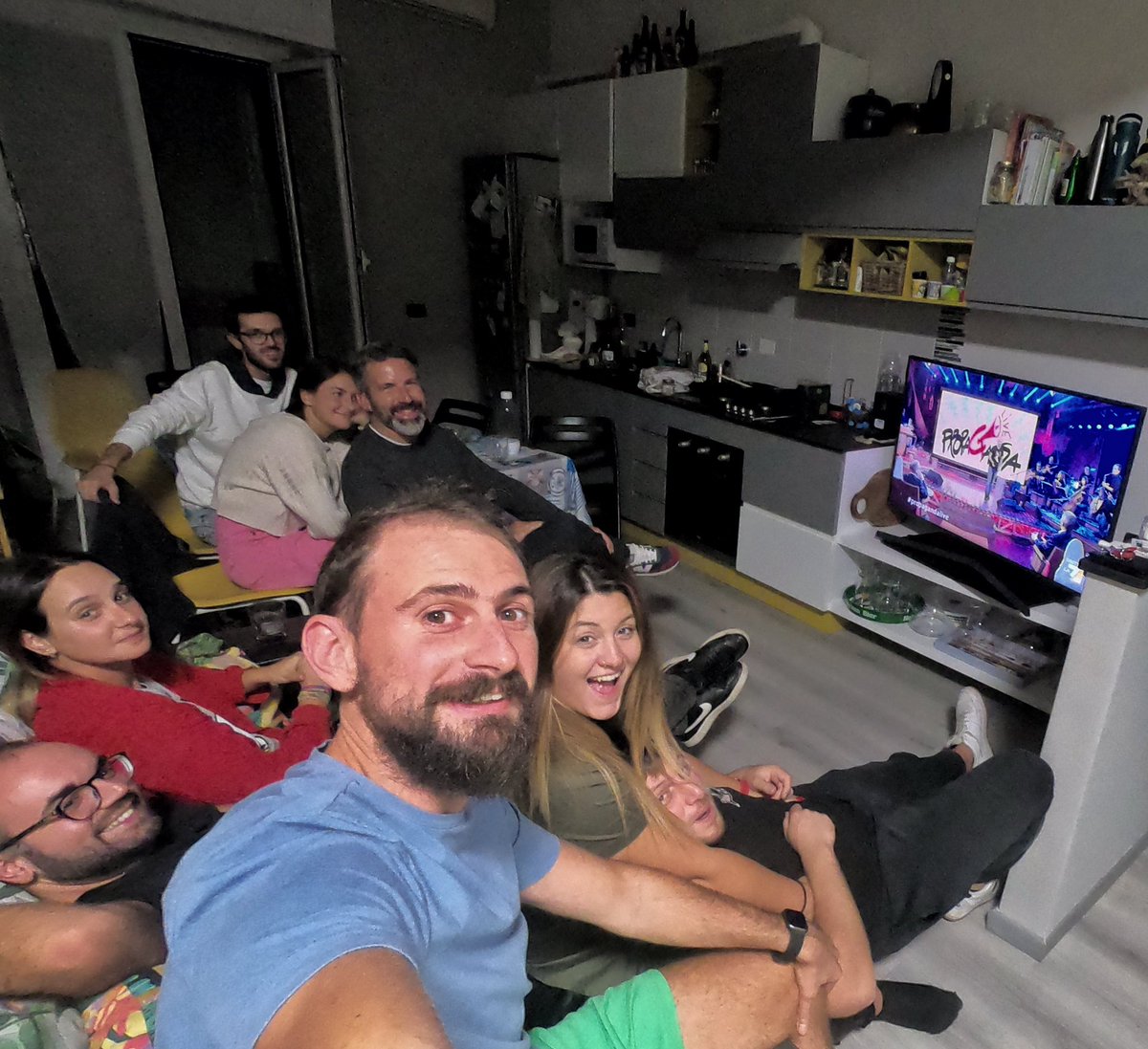 filippoppy's tweet photo. Come con la #Nazionale agli Europei o la finale di #Sanremo, anche stasera tutti insieme per lo specialone di @welikeduel 

#propagandalive https://t.co/73FnsEXxhm