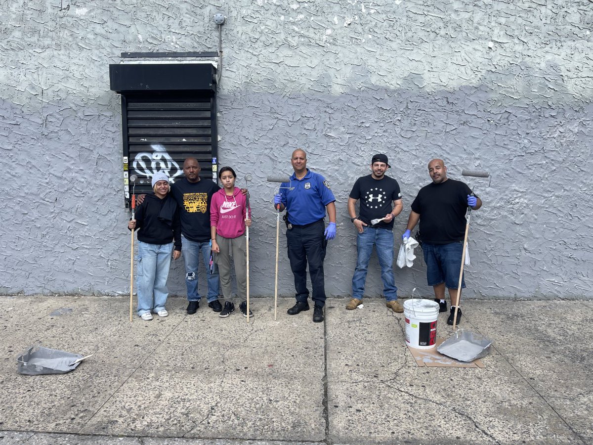 NYPD45Pct's tweet photo. Crime prevention, community affairs, youth officer’s and our explorers were hard at work today cleaning up graffiti in our community. #GraffitiCleanUp #ItsWhatWeDo https://t.co/ZrymZ1px4D