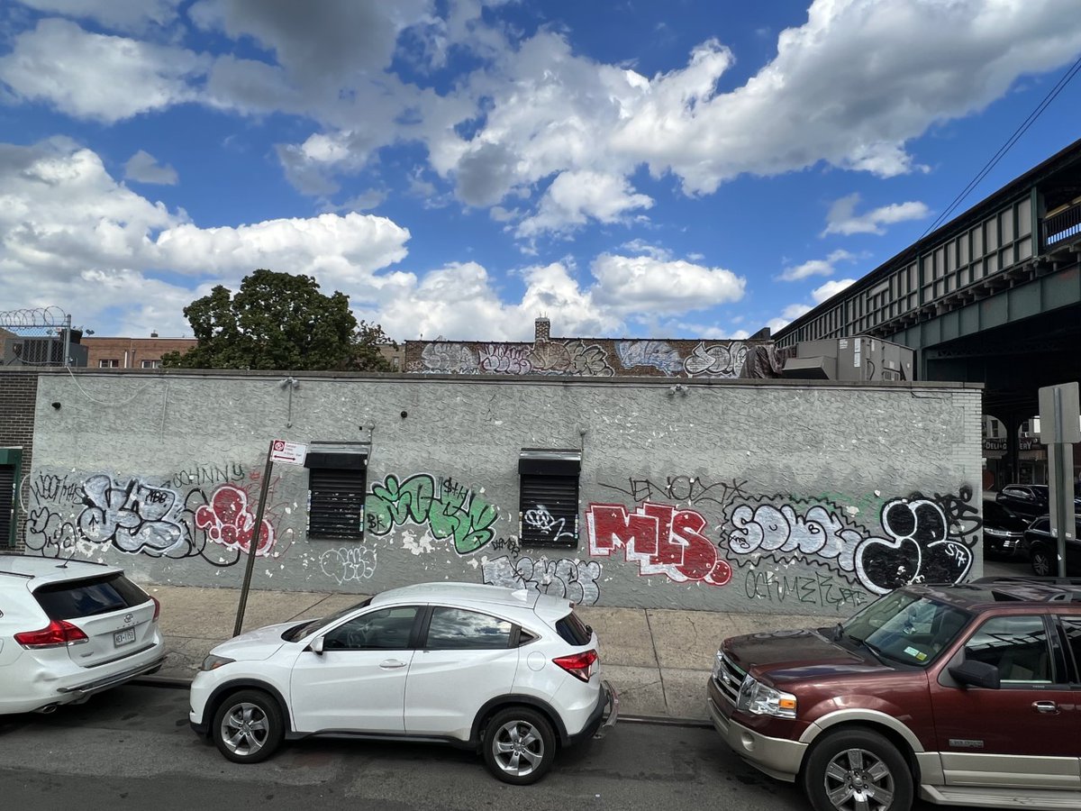 NYPD45Pct's tweet photo. Crime prevention, community affairs, youth officer’s and our explorers were hard at work today cleaning up graffiti in our community. #GraffitiCleanUp #ItsWhatWeDo https://t.co/ZrymZ1px4D