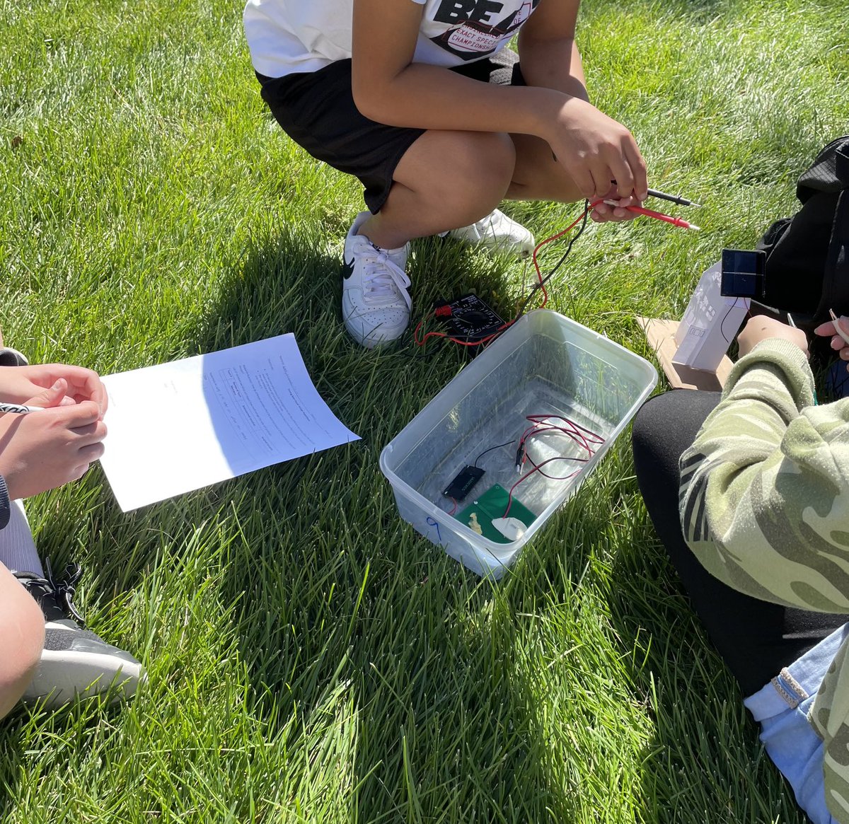 MsGriffithSTEM's tweet photo. So much fun in the ☀️ testing how different variables affect the output of solar cells! #MIEE ⁦⁦@MIEE_Flopsie⁩ @Hacking_STEM⁩ ⁦@teachindavis⁩ https://t.co/rjZELDc0SD