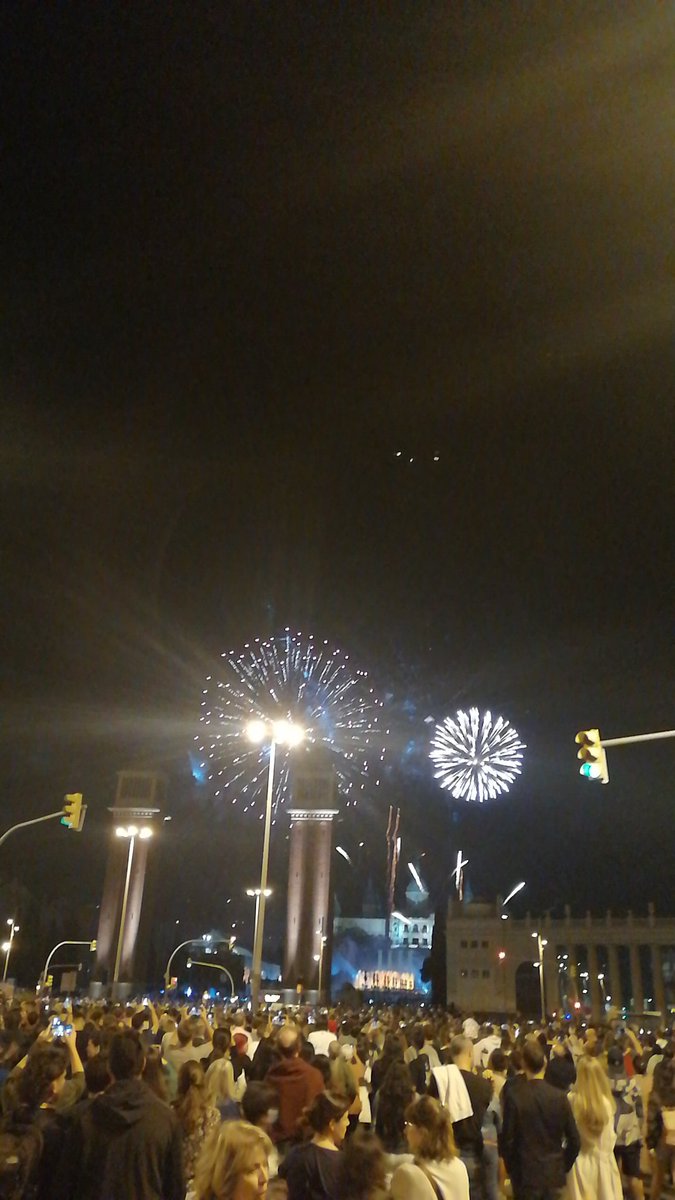 onadesants's tweet photo. Amb el. #piromusical, acaben les primeres festes de la #Merce22 post pandèmia. Amb un homenatge a la #NuriaFeliu.
Visca la Festa Major de Barcelona.
#bcn #santsmontjuïc https://t.co/oD0byW5IKB