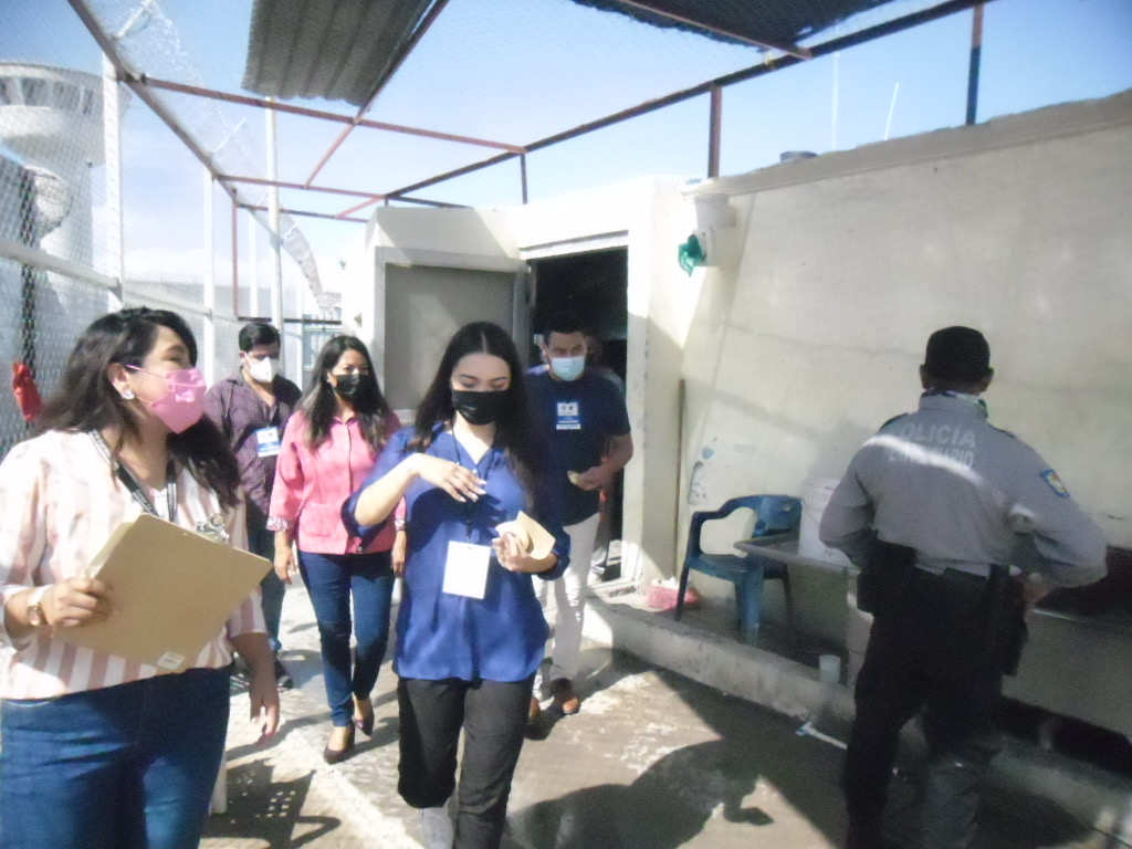 La semana pasada realizamos una donación y visita al centro penitenciario de La Paz, conocimos talleres, panadería y actividades escolares y artísticas que realizan las personas privadas de su libertad.