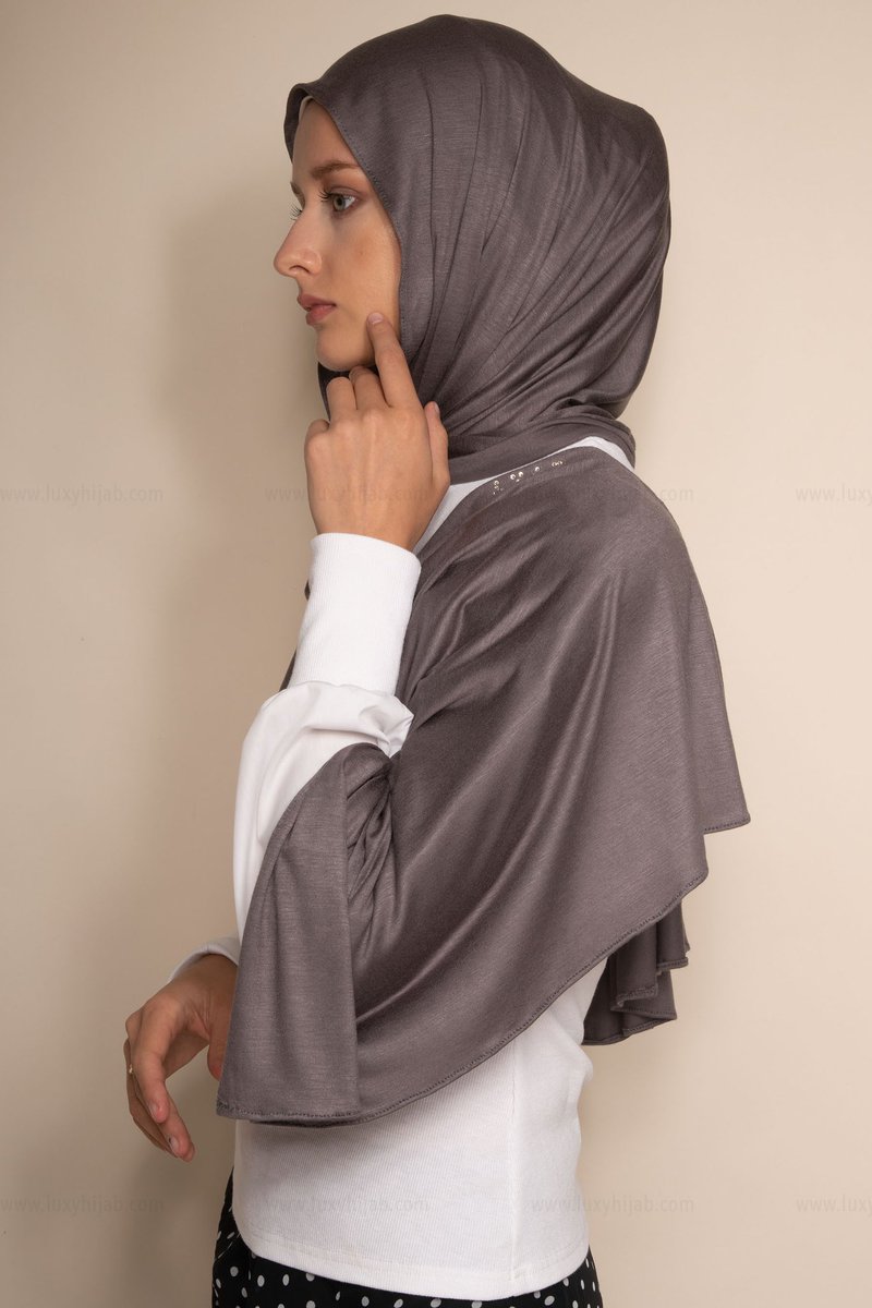 luxyhijab's tweet photo. Premium Jersey Hijab in Ash 🖤
https://t.co/9meQRaCyvR
.
#luxyhijab #luxuryhijab #dubai #dubaifashion #dubaifashionista #dubaifitfam #hijabdubai #dubaistyle #dubaiblog #picsdubai #dubaidiaries #mydubailife #mydubaipics #hijabista #downtowndubai #dubaifashion https://t.co/GMt56P5q15