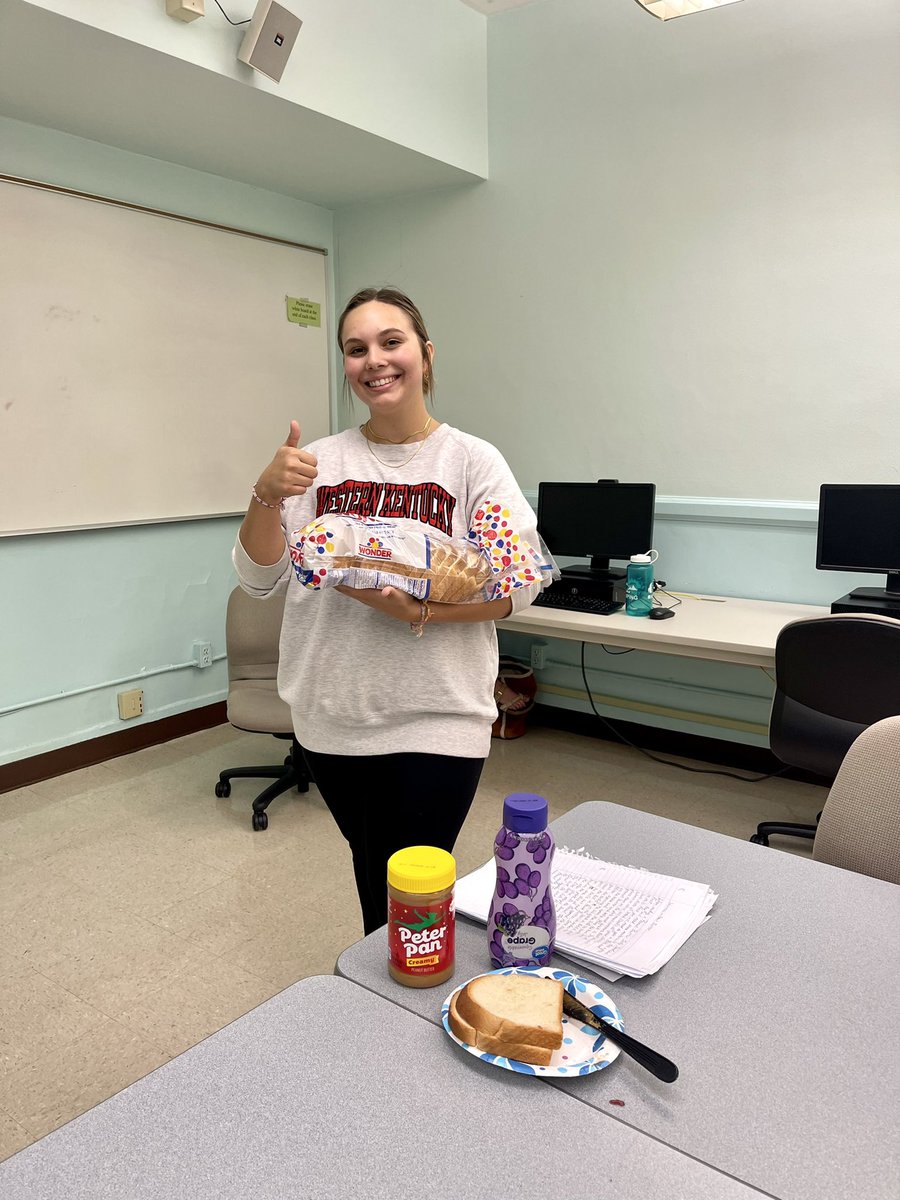msgoodeteaches's tweet photo. Today I taught my English 105 students a lesson on descriptive writing in preparation for our narrative unit next week!!

Being a TA is definitely helping me prepare for student teaching next semester! 🍎😎✌🏼

@DrMargarella @WKUmartin @CEPTatWKU @WKUCEBS https://t.co/A5lhXhDoMw