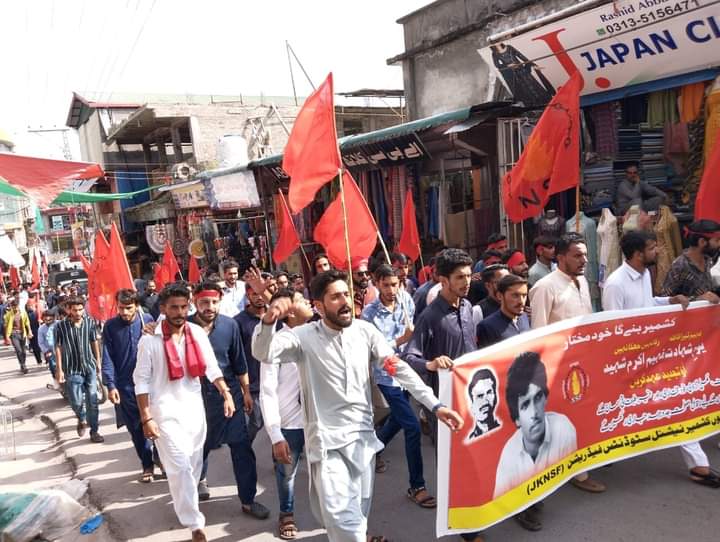 Faizan_Khan_614's tweet photo. Struggle  and Sacrifice of Comrad Faheem Akram Shaheed  for Independent jammu kashmir will succeed one day.JKNSF paying tribute to Martyr of Independent Struggle.
Knowledge Struggle Victory
FREE STATE OF JAMMU KASHMIR 
@HamidMirPAK 
@Jkvoices1 
@AngeIinaStan 
@BBCWorld https://t.co/LXNTfQXOtR