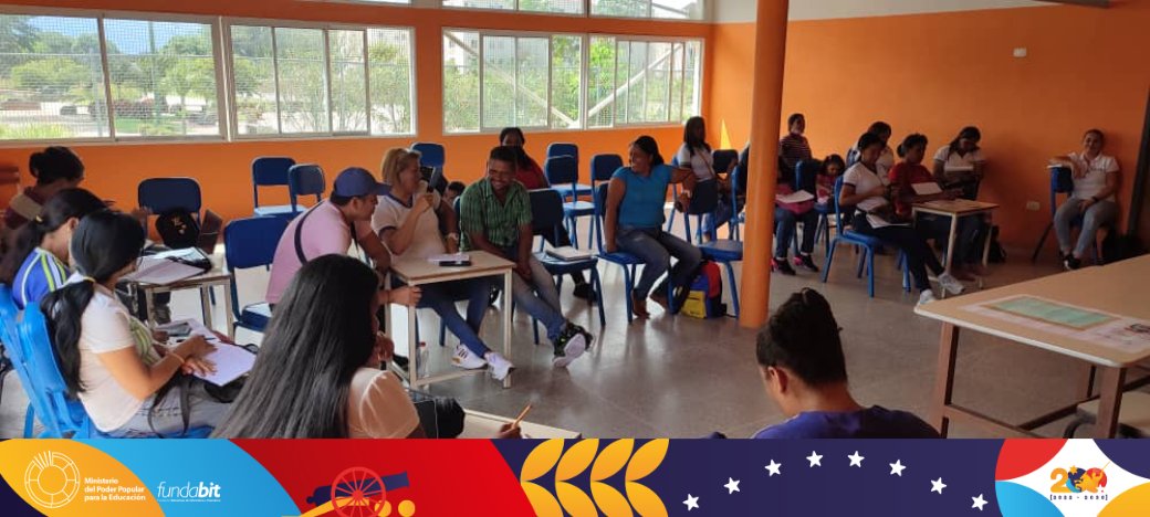 #Entérate | Hoy se realizó en la Escuela "Hugo Rafael Chávez Frías" una socialización con el personal directivo y docente sobre las normas y deberes de convivencia del docente. 
#NoPodránConVenezuela
#SomosFundabit